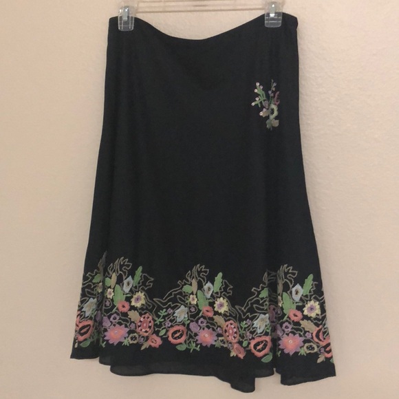 Apt. 9 Dresses & Skirts - Apt 9 Black floral embroidered skirt sz 8